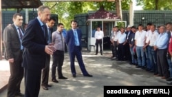 Вологодс авто-тетик заводунун директорунун орун басары Виктор Попов. Ташкент 2017-жыл 