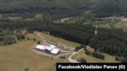 Сградите на фирмата "Био Майнинг" АД в ловно стопанство "Искър"