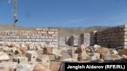 Строительство в селе Чарбак, 15 марта 2013 года.