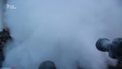 Сутички під Жовтневим палацом: штурм будівлі (відео)