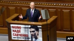 Вице-президент США  Джо Байден выступает в украинской Раде