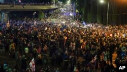 Protesta në Sheshin e Heronjve në Tbilisi më 14 maj 2024. 
