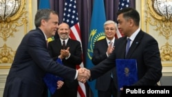 Казакстан менен АКШ темир жол локомотивдери боюнча келишим кабыл алышты. 2025-жылдын 22-сентябры.