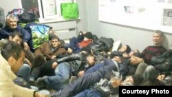 На российско-казахстанской границе остаются еще 29 граждан Таджикистана