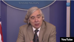 ارنست مونیز