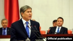 Выступление президента Атамбаева в турецком парламенте, 2012.