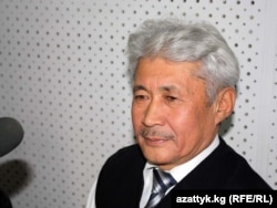 Турсунбек Акун.