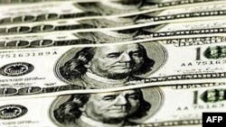 قيمت برابری دلار در برابر ديگر ارزها در ماه های اخير کاهش يافته است.