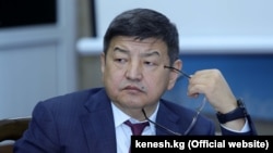 Акылбек Жапаров.