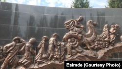 Мемориал в честь столетия Уркуна (Великого исхода), г. Каракол.