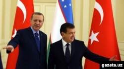 Эрдўғон Ўзбекистон муваққат раҳбари билан икки мамлакат орасидаги ҳамкорлик истиқболларини муҳокама қилди