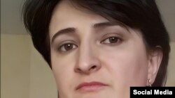 Насима Сӯфишоева дар гузашта дар Шӯъбаи умури дохилии ноҳияи Роштқалъа сержанти калон будааст. 