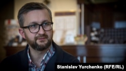 За даними Рефата Чубарова, Наріман Джелял перебуває в будівлі ФСБ Росії в окупованому Криму після того, як підконтрольні Кремлю силовики провели обшук у нього вдома 4 вересня