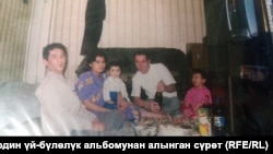 Маркум Тахиржан жана Илхомжан Хамраевдер чогуу түшкөн сүрөт.