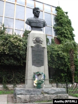 Алупкада Аметхан Султан һәйкәле