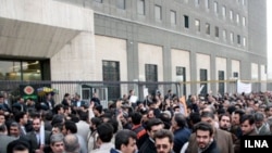 تظاهرات معلمان در روزپانزدهم اسفندماه در مقابل مجلس شورای اسلامی