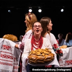 Учасниці хору під час виступу