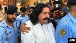 علي وزیر دا وخت د بلوچستان په حب کې بندي دی. (انځور: ارشیف)