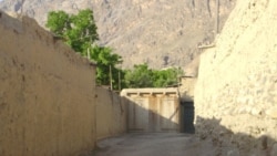 Тажикстандын Чоркух айылынан бир көрүнүш. Тоо арасындагы бул айылдын атын кыргызчалаганда төрт тоо деген маани берет.