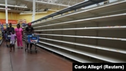 Флоридадагы "Walmart" дүкөнү. 7-сентябрь, 2017-жыл.