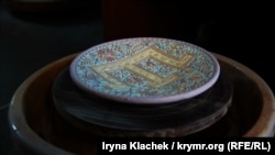 Qırımtatar ressamı Rustem Skibinniñ çölmekçiligi