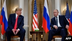 Președintele american Donald Trump și omologul său rus, Vladimir Putin, la un summit la Helsinki în 2018.