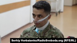 Російські військові перерізали нацгвардійцеві Владиславу горло та кинули помирати в яму зі сміттям, проте боєць вижив і наразі відновлюється в лікарні