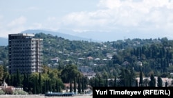 В своем выступлении Александр Анкваб обозначил ряд острых гуманитарных проблем, с которыми столкнулась Абхазия после войны 1992-93 годов