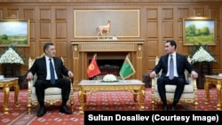 Садыр Жапаров менен Сердар Бердымухамедовдун жолугушуусу.