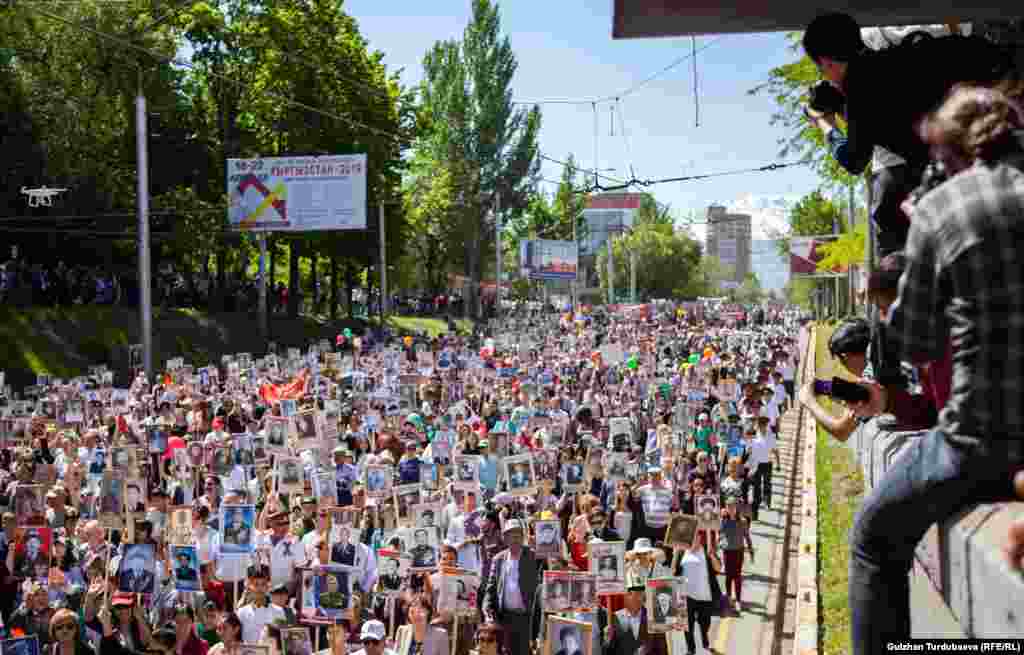 "Өлбөс полк" жүрүшү.