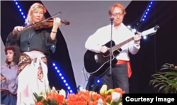 Михаил Лощинин на сцене