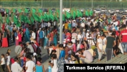 Репетиция ко Дню независимости, Туркменистан (архивное фото)