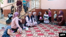 Эвакуированные из приграничных сел граждане Кыргызстана. 30 апреля 2021 года. 