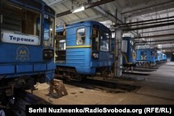 Потяги Київського метрополітену в депо