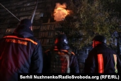 Комбінована атака на Київ. Влучання уламків безпілотника Шахед у житловий будинок. Печерський район, Київ, 10 жовтня 2025 року