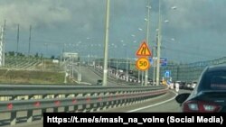 Пробка на въезд в Крым у Керченского моста со стороны Тамани (Россия) во время курортного сезона, июль 2025 года. Скриншот