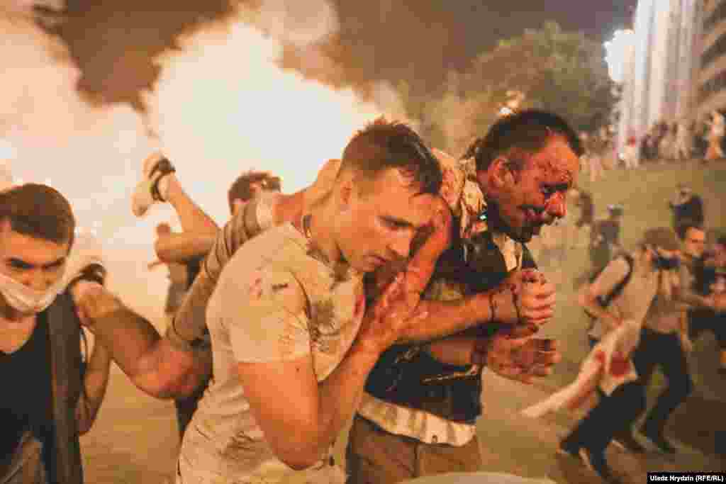 Протести у Білорусі.&nbsp;9 серпня у Білорусі відбулися вибори президента. ЦВК країни оголосила переможцем Олександра Лукашенка. Люди вийшли на вулиці, висловлюючи недовіру цим результатам. Протести у Білорусі тривають вже п'ятий місяць