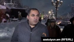 Представитель офиса Защитника прав человека Арам Минасян беседует с телеканалом "Азатутюн" в Каджаране, 6 февраля 2025 г.