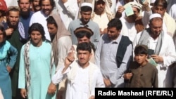 Ооганстан. Колуна визасын кармаган жарандар. Иллюстрациялык сүрөт.