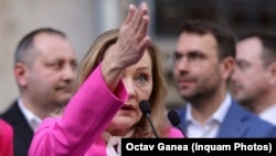 Vicepreședinte USR Dominic Fritz a declarat că 75 la sută dintre membrii partidului care formează forul de conducere a partidului i-au retras sprijinul politic Elenei Lasconi pentru a mări șansele lui Nicușor Dan de a intra în turul II al alegerilor prezidențiale din mai.