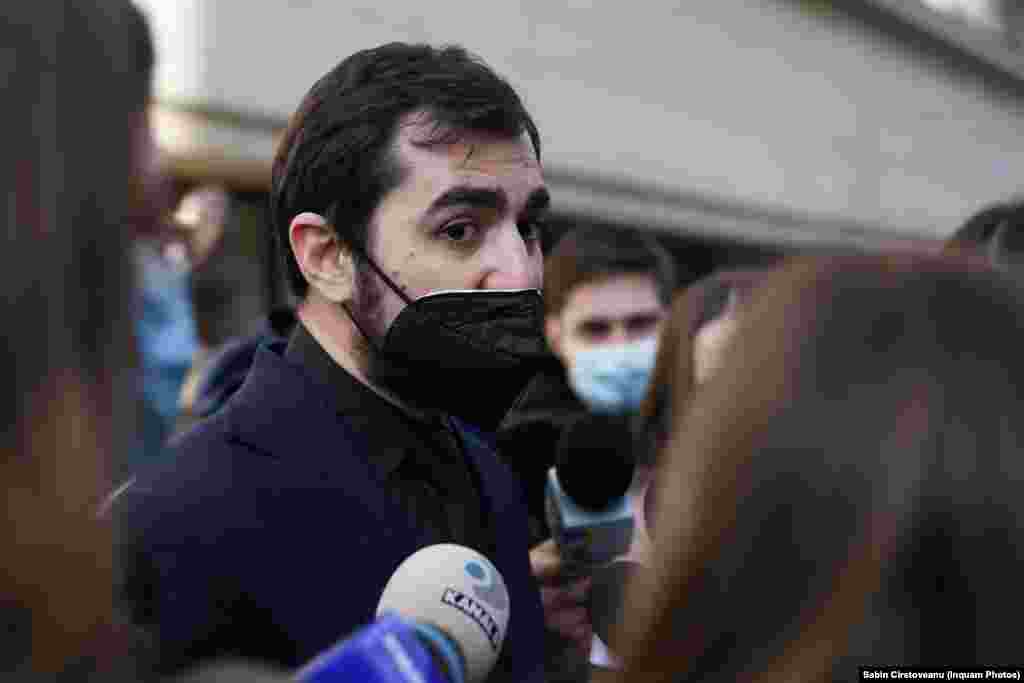 Una din principalele propuneri ale lui Claudiu Năsui, respinse constant de PNL, este cea a &bdquo;taxei zero pe salariul minim&rdquo;. La sfârșitul lunii trecute,&nbsp; Claudiu Năsui critica &nbsp;afirmațiile ministrului de Finanțe Dan Vîlceanu, care a spus că măsura &bdquo;zero taxe pe salariul minim&rdquo; ar crea &bdquo;o gravă problemă bugetară&rdquo;, făcând referire &nbsp;tocmai la programul &bdquo; Anghel Saligny&rdquo;. &bdquo;Când e vorba să dăm 50 de miliarde de lei la programe care au mers întotdeauna către baroni locali nu mai e o problemă de buget&rdquo;, a afirmat Năsui pentru Economedia. Pe pagina sa de Facebook, Claudiu Năsui descrie PNDL 3 drept &bdquo;un tun de 50 de miliarde de lei&rdquo;. &bdquo;PNDL este invenția lui Liviu Dragnea pentru a răsplăti baroni locali și firme de partid prin contracte cu dedicație pe bani publici. PNDL este unul din programele din care s-a furat cel mai mult și cel mai flagrant&rdquo;.