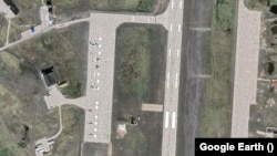 O imagine de satelit Google Earth din 2022 arată baza aeriană Rogacevo din arhipelagul rus Novaia Zemlia, nu departe de poligonul de testare a rachetelor Pankovo.