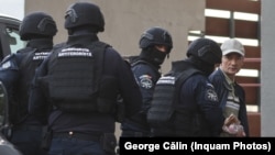 Alexandru Balan, escortat la audieri la București, 9 septembrie 2025.