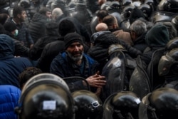 ხელისუფლება ძალის გამოყენებით შლის ანტისამთავრობო აქციას თბილისში. 18 ნოემბერი, 2019.