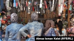 Ош шаарындагы базарда тартылган сүрөт. 2013-жыл.