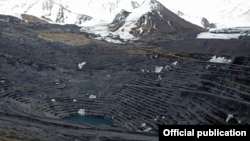 Центральный карьер рудника Кумтор, июнь 2021 г.