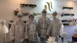 Мира Дөөталиева кардарларын жаңы талапка ылайык тейлейт.