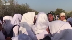 Фердауси мектебі алдындағы наразылық