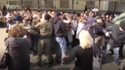 Полицаите срещу жените