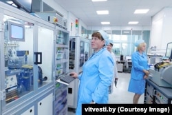 У адным з цахоў віцебскага завода «Маналіт». Фота газэты «Віцебскія весці»